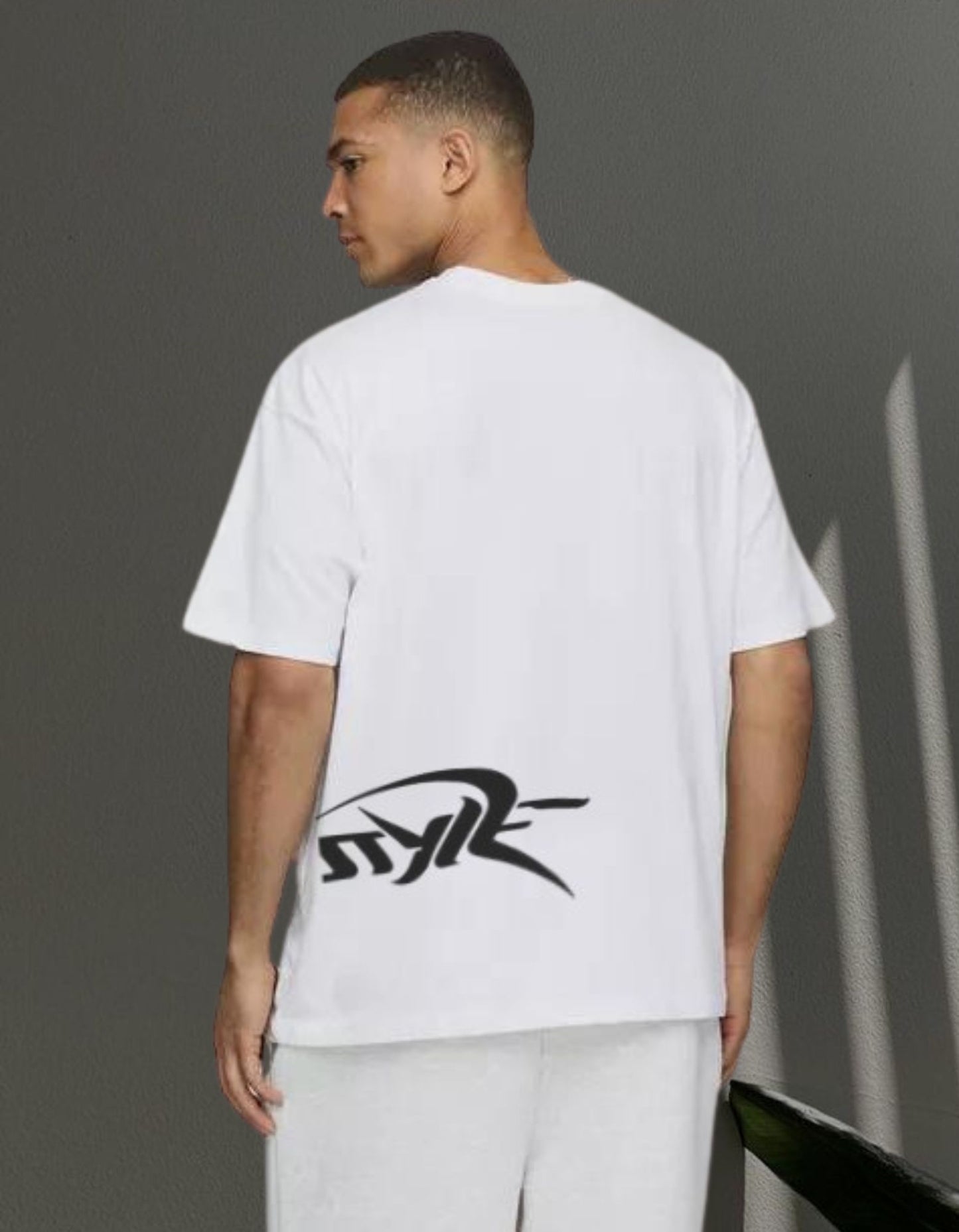 Hirrus Oversized Graphic Tee – White
