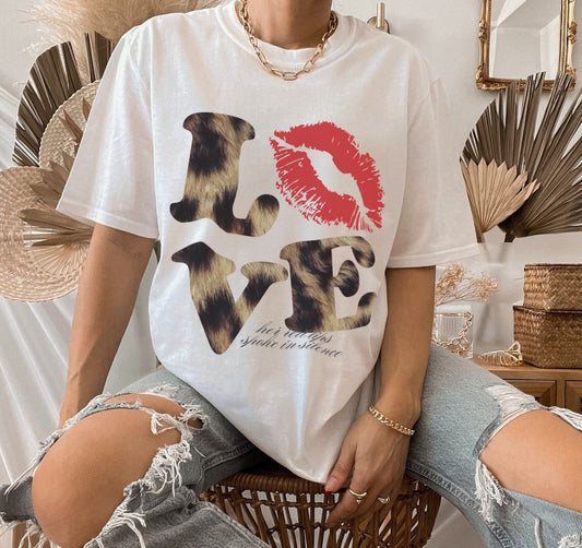 Wild Love Kiss Tee (Women's Oversized)